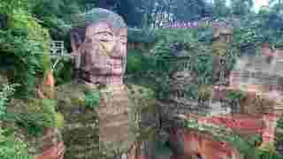 世界最大級の石仏 中国唐時代の楽山大仏